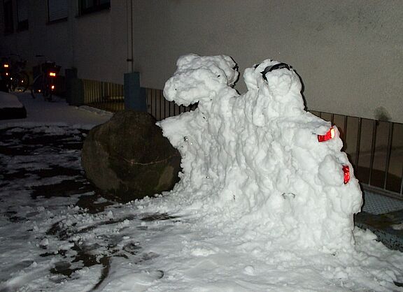 Eingeschneites Fahrrad